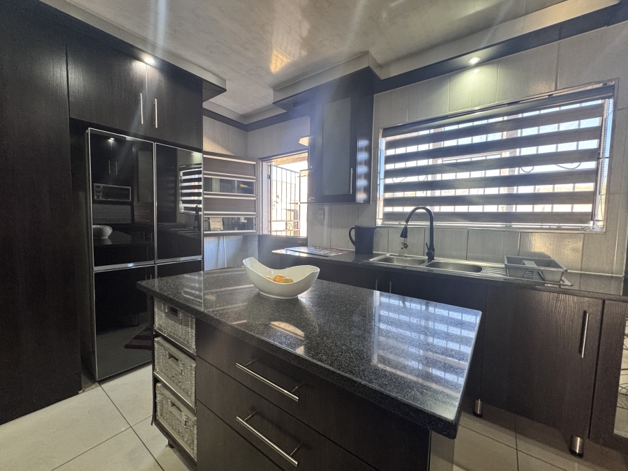 3 Bedroom Property for Sale in Kanana North West